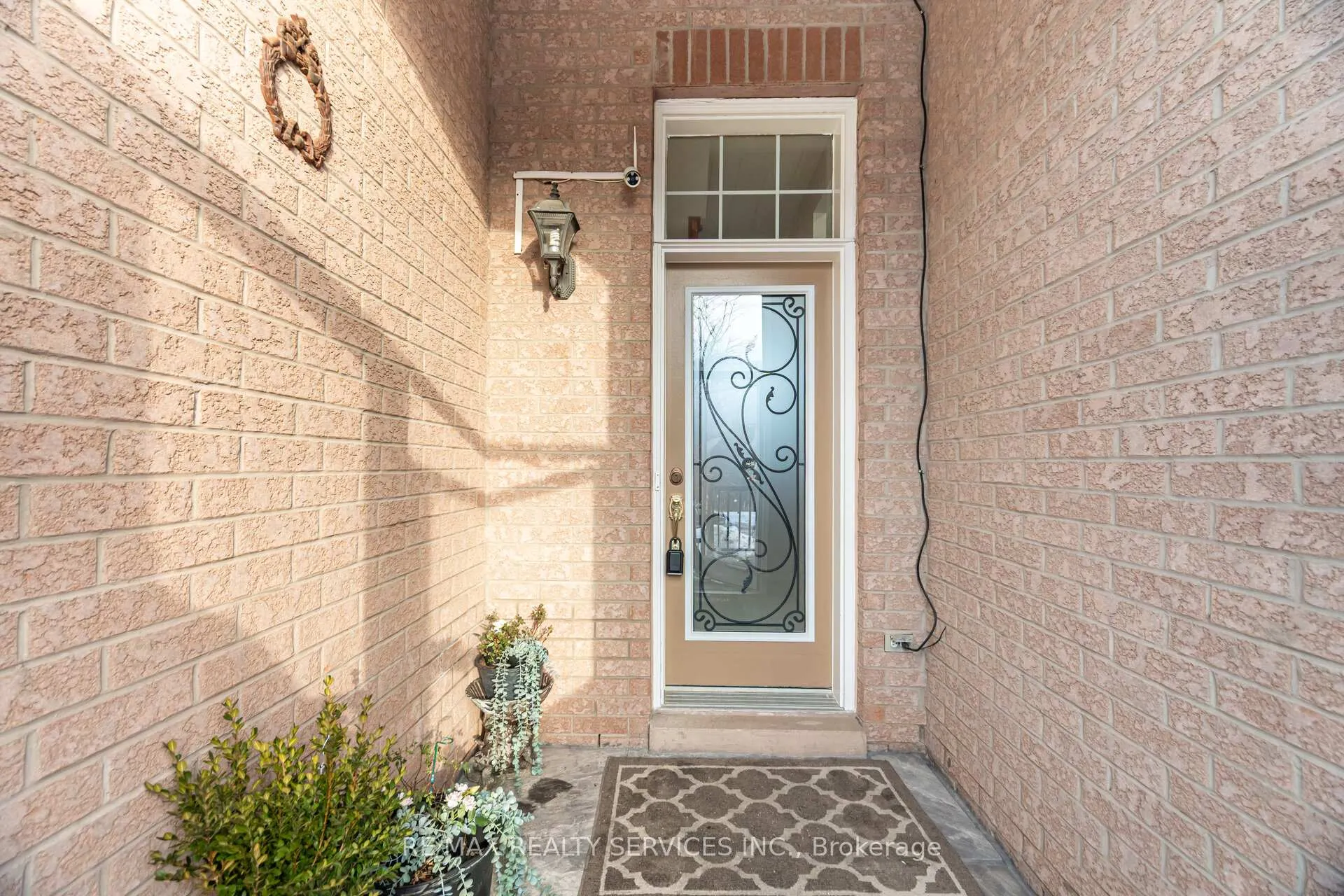 Photo 5 of 138 Parktree Drive, Vaughan, Maple — HOMEH