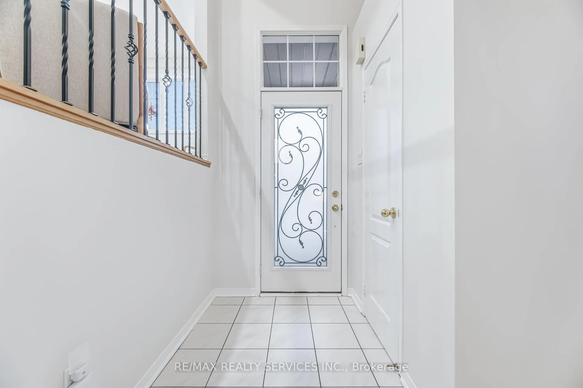 Photo 6 of 138 Parktree Drive, Vaughan, Maple — HOMEH
