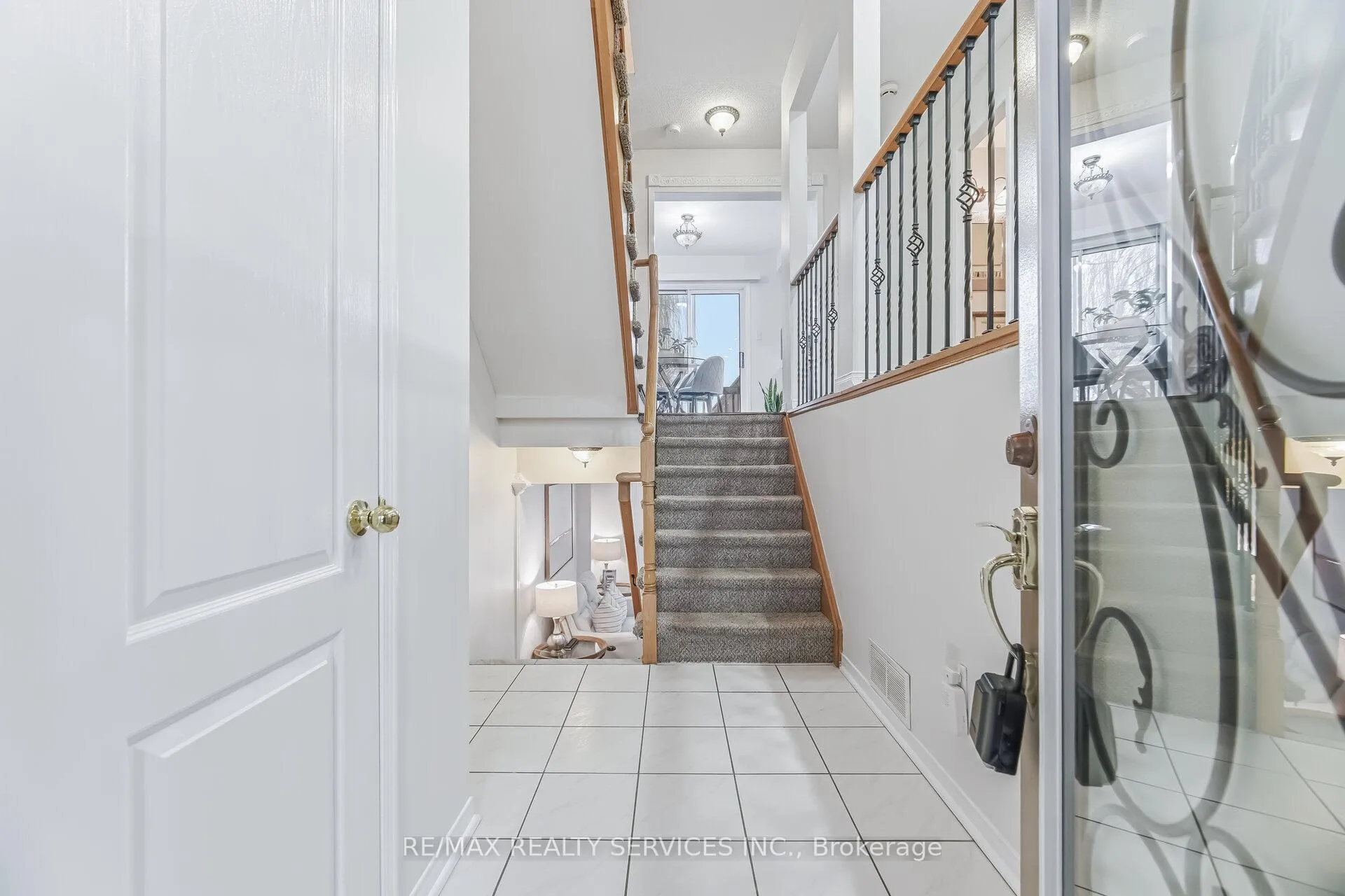 Photo 7 of 138 Parktree Drive, Vaughan, Maple — HOMEH