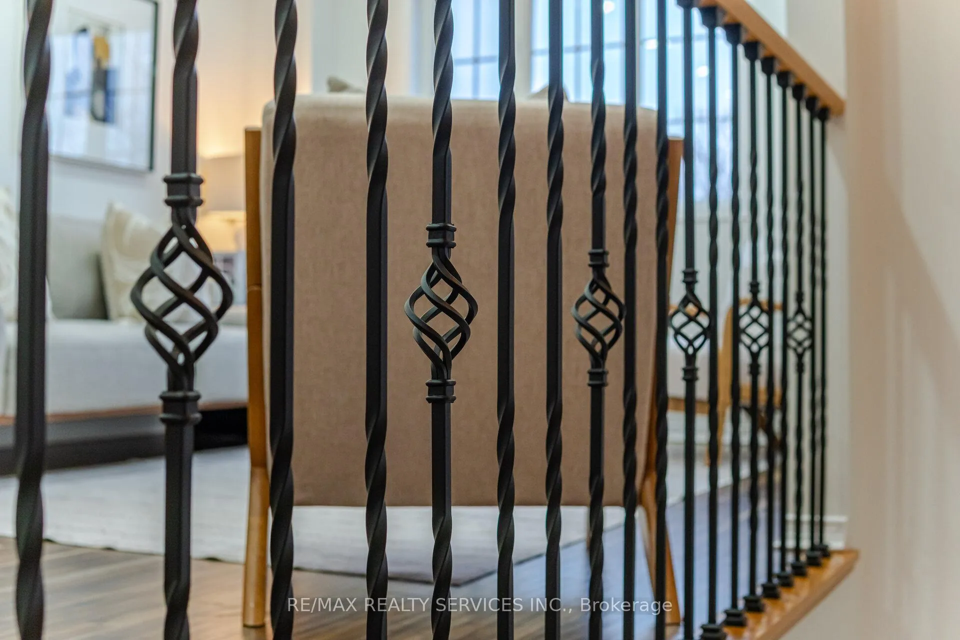 Photo 8 of 138 Parktree Drive, Vaughan, Maple — HOMEH