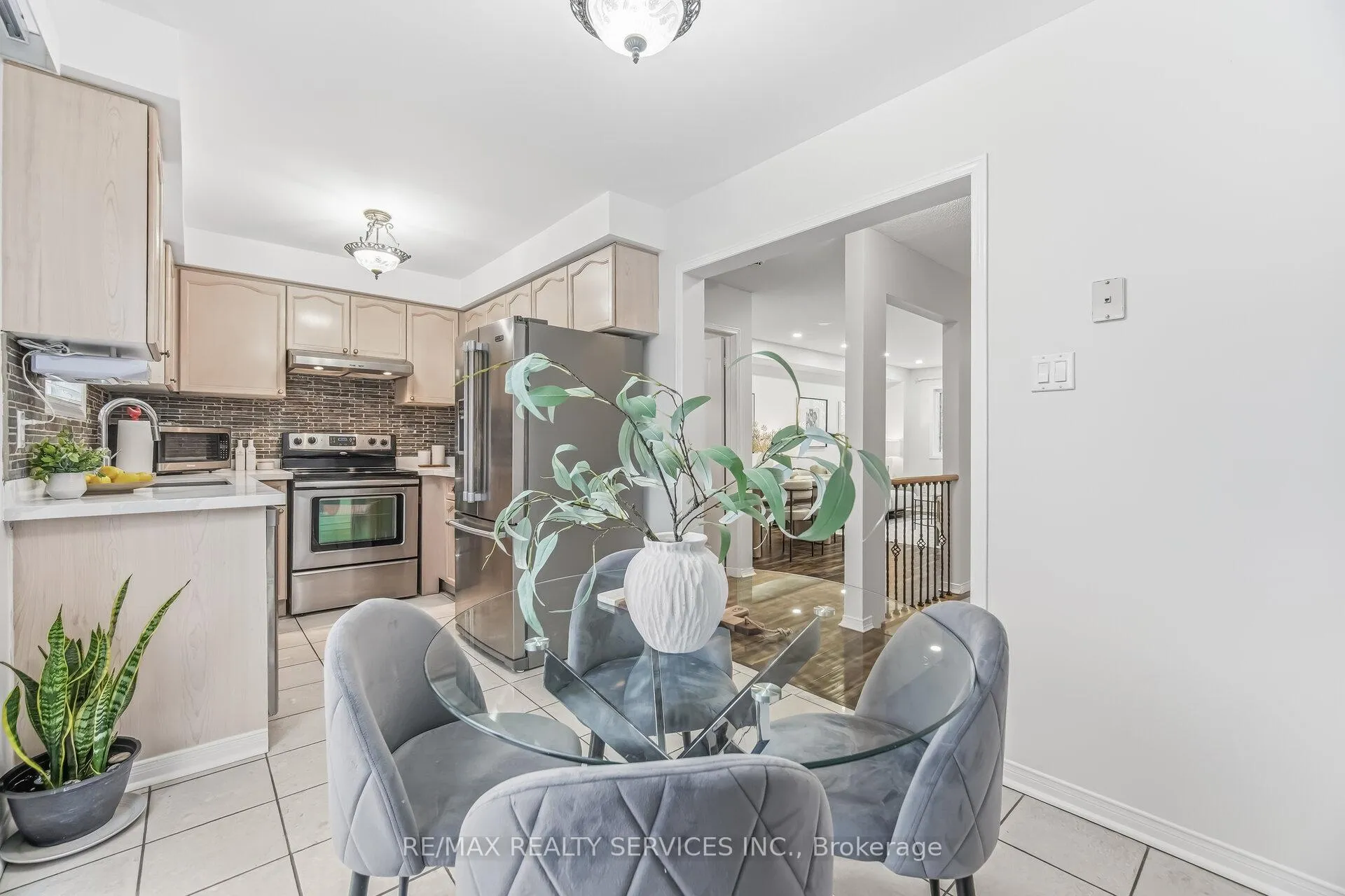 Photo 15 of 138 Parktree Drive, Vaughan, Maple — HOMEH