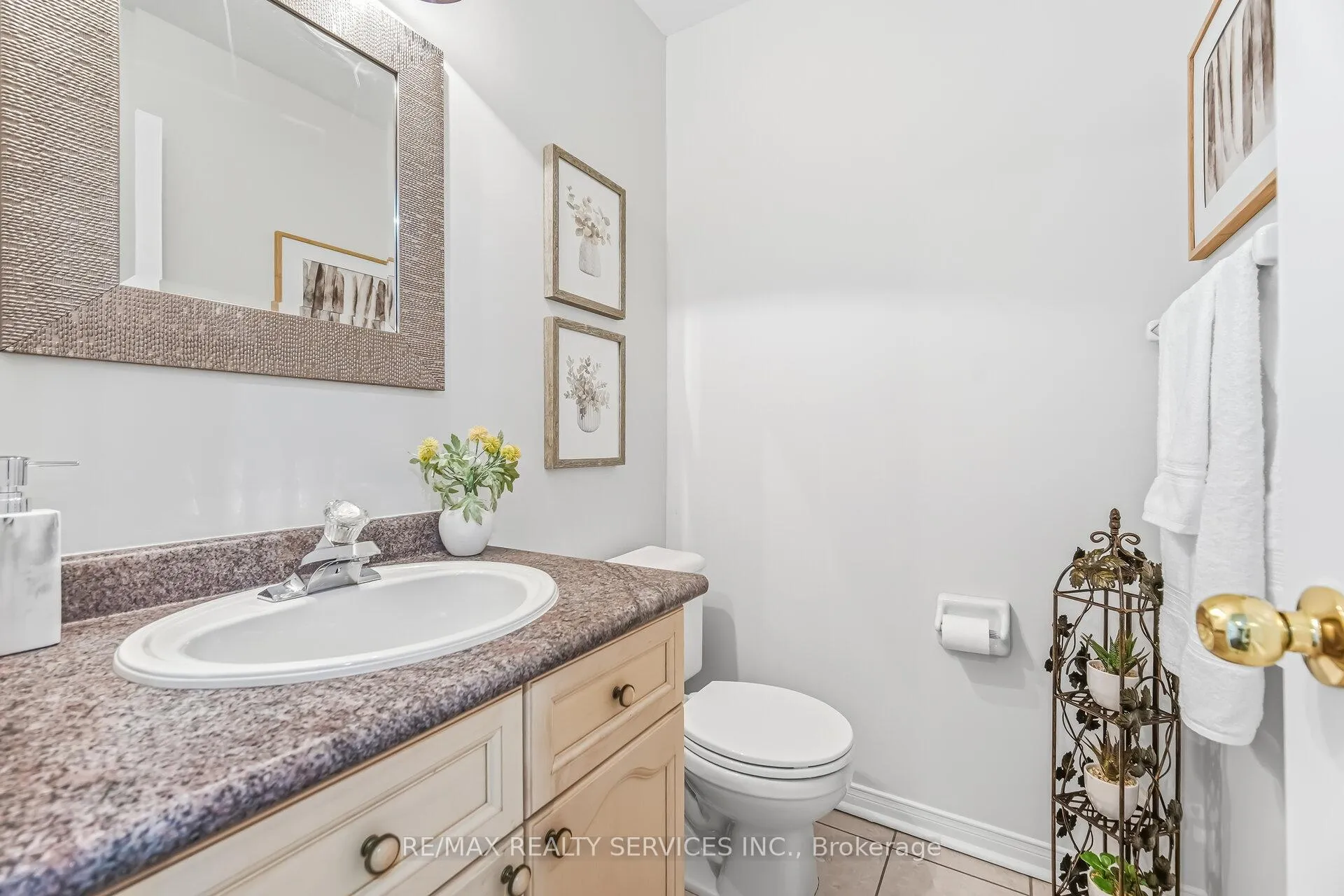 Photo 17 of 138 Parktree Drive, Vaughan, Maple — HOMEH
