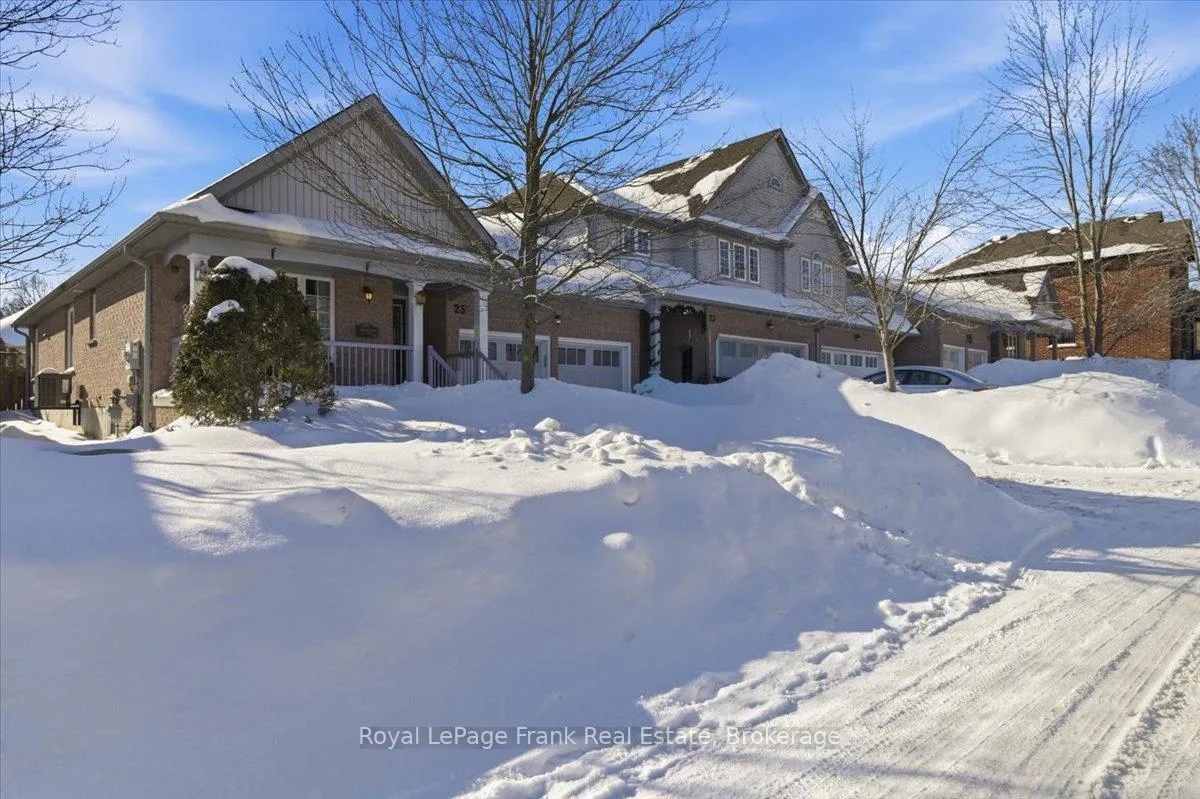 Photo 1 of 25 Apple Tree Crescent, Uxbridge — HOMEH