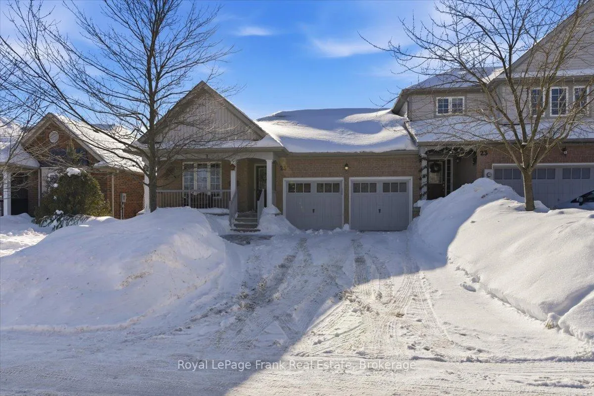 Photo 2 of 25 Apple Tree Crescent, Uxbridge — HOMEH