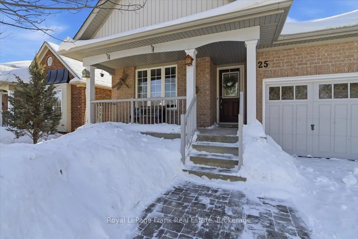 Photo 4 of 25 Apple Tree Crescent, Uxbridge — HOMEH