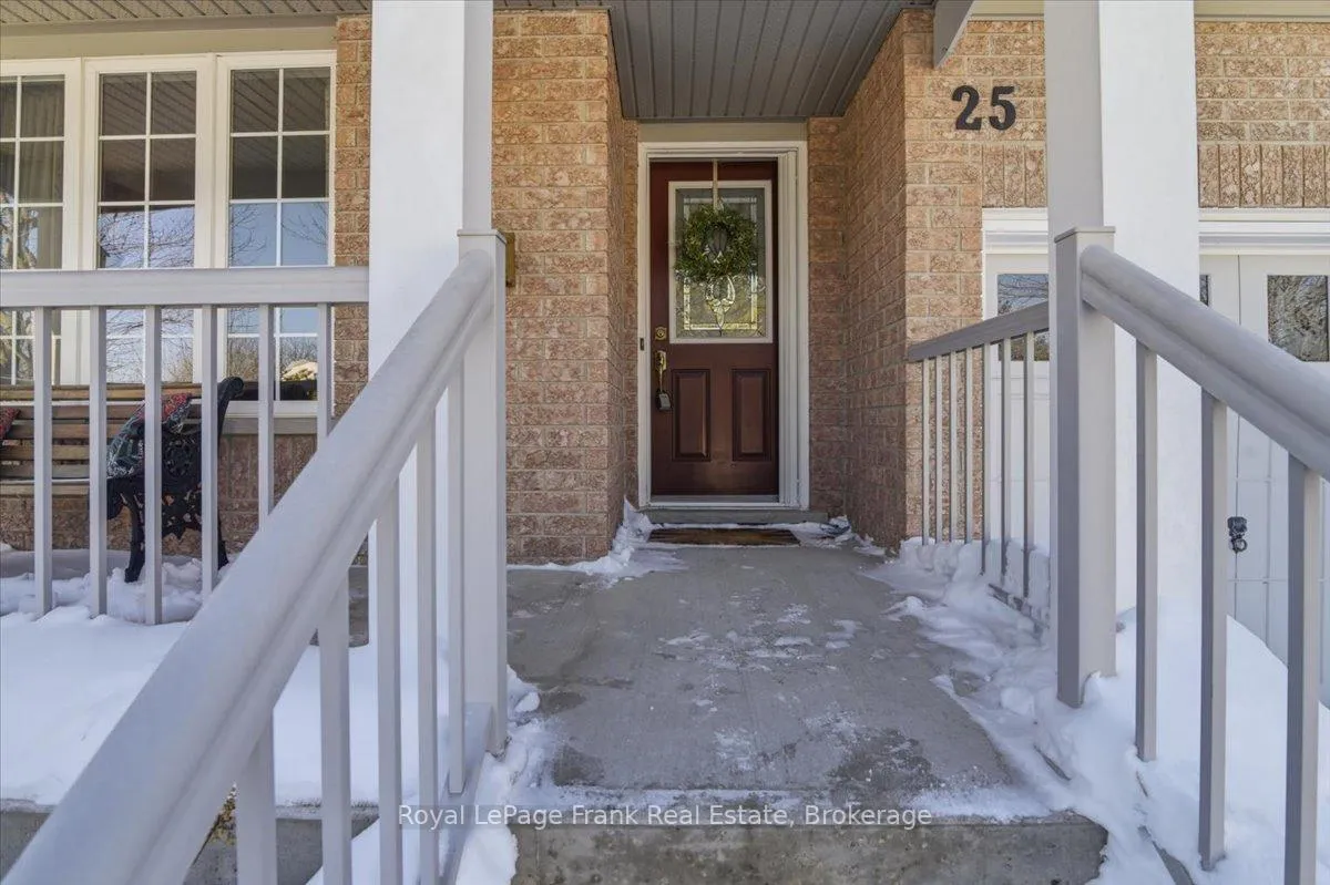 Photo 5 of 25 Apple Tree Crescent, Uxbridge — HOMEH