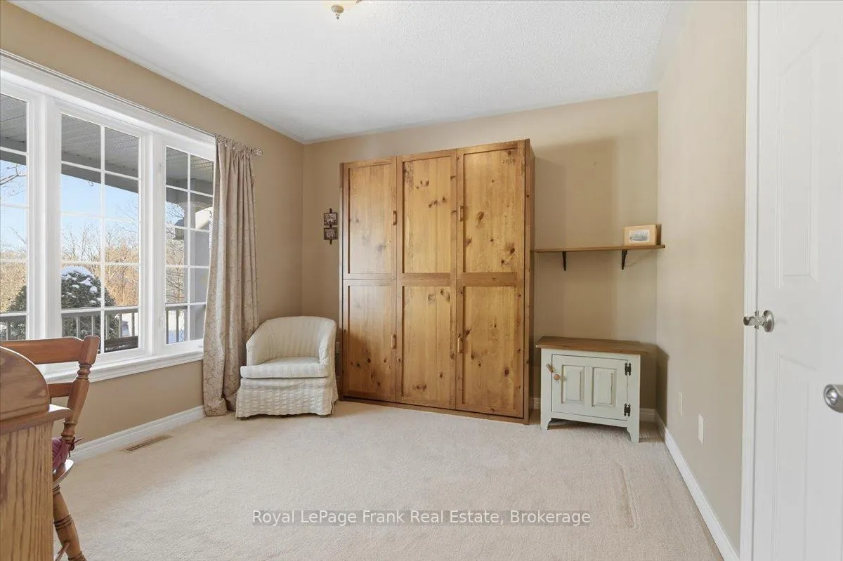 Photo 9 of 25 Apple Tree Crescent, Uxbridge — HOMEH