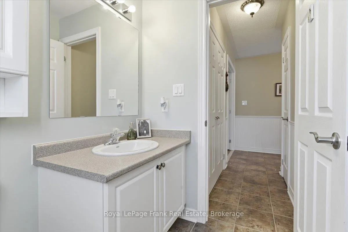 Photo 11 of 25 Apple Tree Crescent, Uxbridge — HOMEH