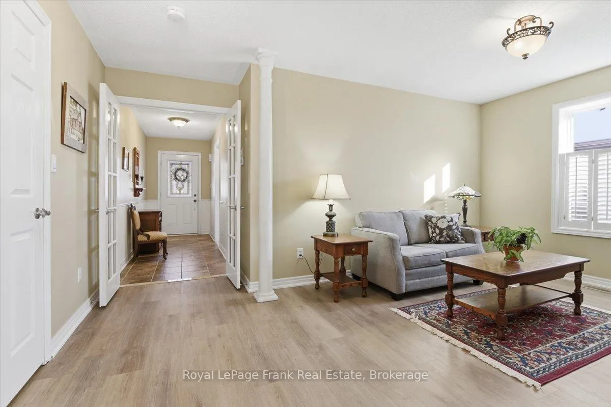 Photo 13 of 25 Apple Tree Crescent, Uxbridge — HOMEH