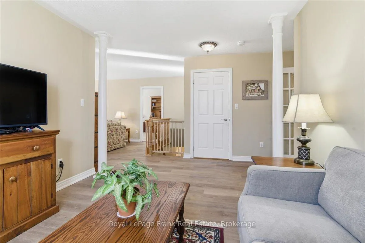 Photo 15 of 25 Apple Tree Crescent, Uxbridge — HOMEH