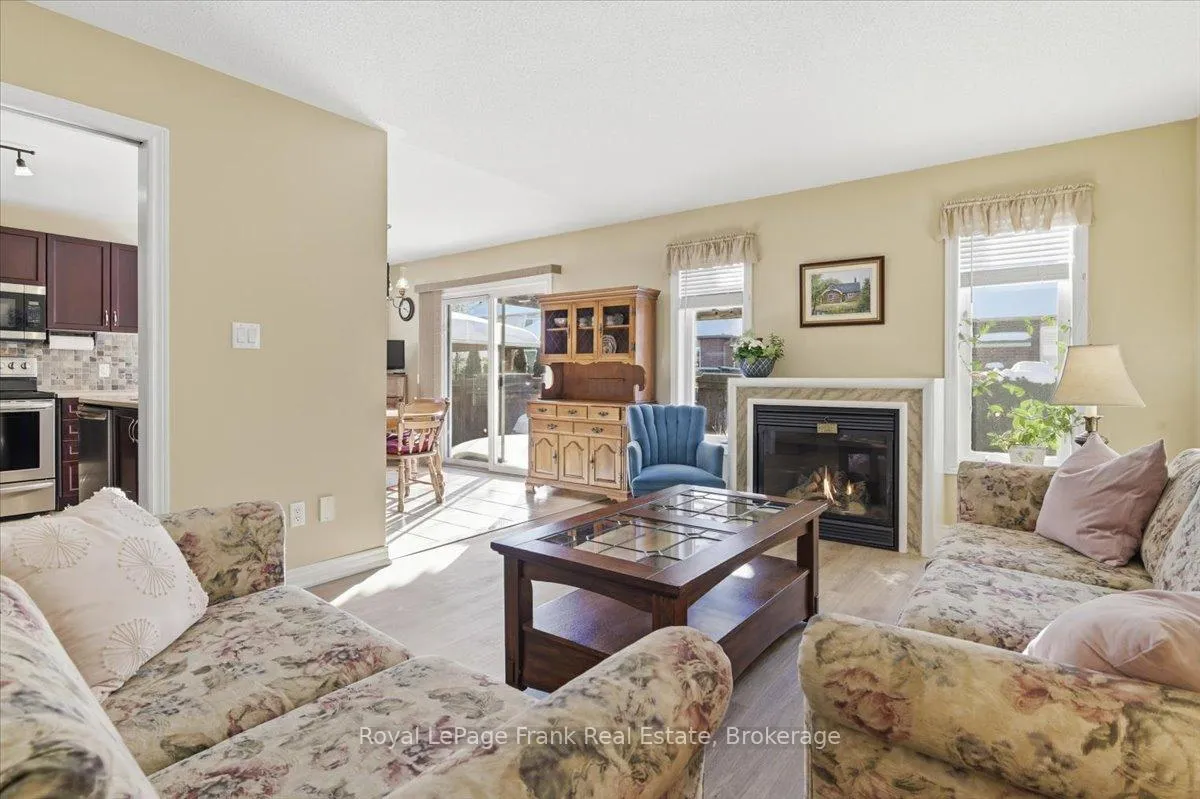 Photo 20 of 25 Apple Tree Crescent, Uxbridge — HOMEH