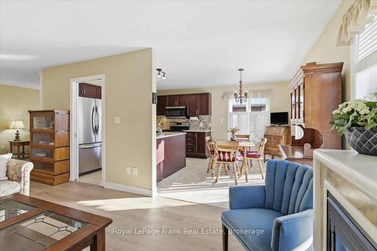 Photo 21 of 25 Apple Tree Crescent, Uxbridge — HOMEH