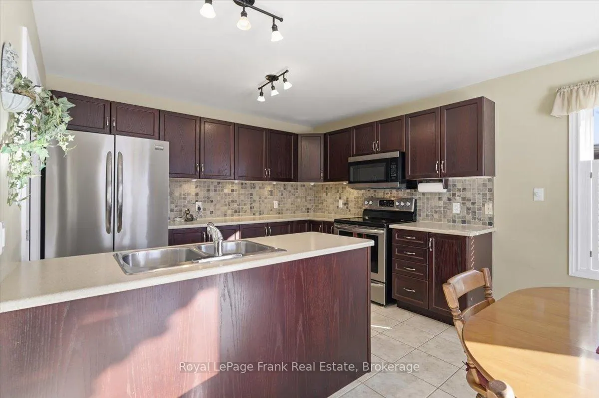 Photo 25 of 25 Apple Tree Crescent, Uxbridge — HOMEH