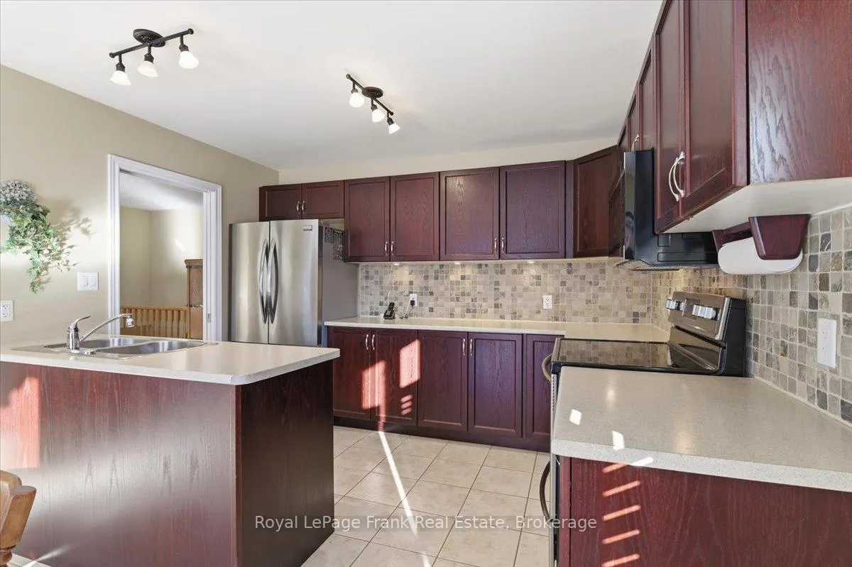Photo 26 of 25 Apple Tree Crescent, Uxbridge — HOMEH