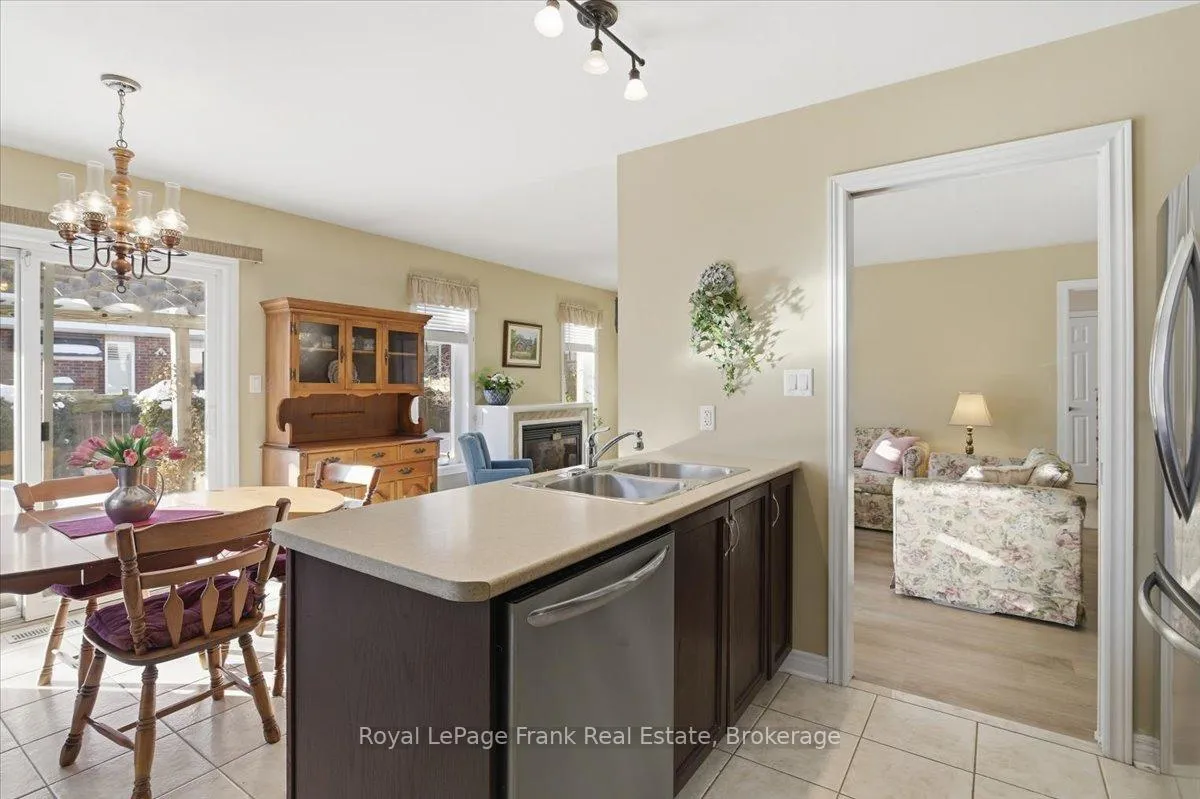 Photo 27 of 25 Apple Tree Crescent, Uxbridge — HOMEH