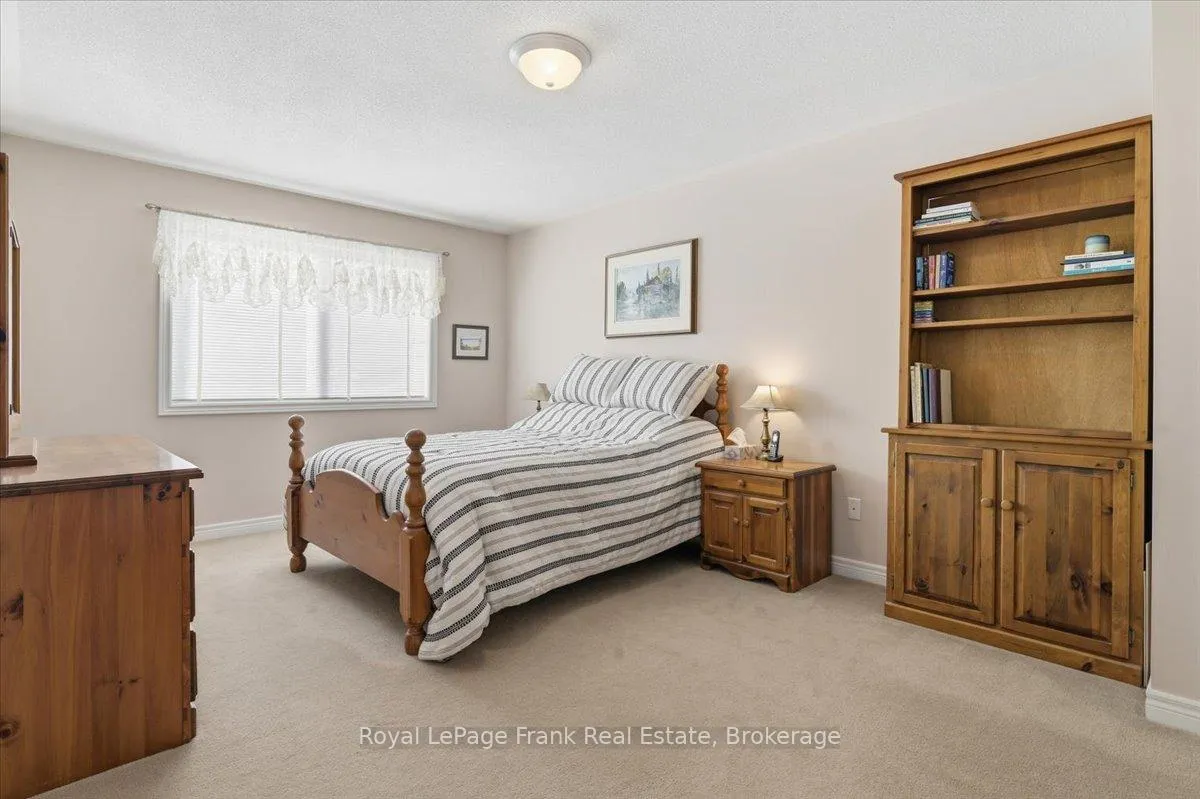 Photo 29 of 25 Apple Tree Crescent, Uxbridge — HOMEH