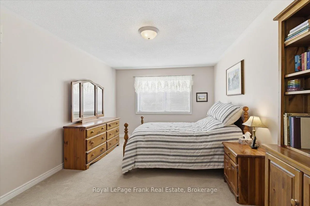 Photo 30 of 25 Apple Tree Crescent, Uxbridge — HOMEH