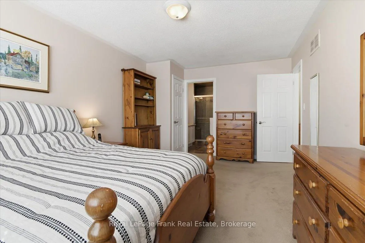 Photo 31 of 25 Apple Tree Crescent, Uxbridge — HOMEH