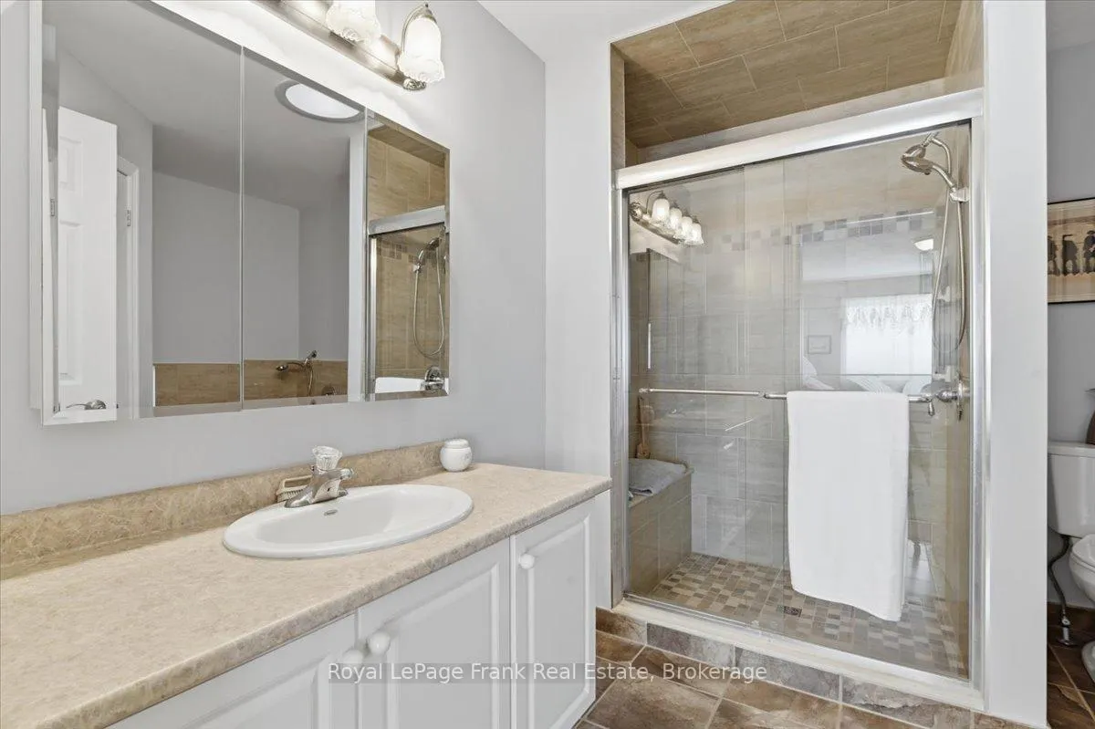 Photo 33 of 25 Apple Tree Crescent, Uxbridge — HOMEH