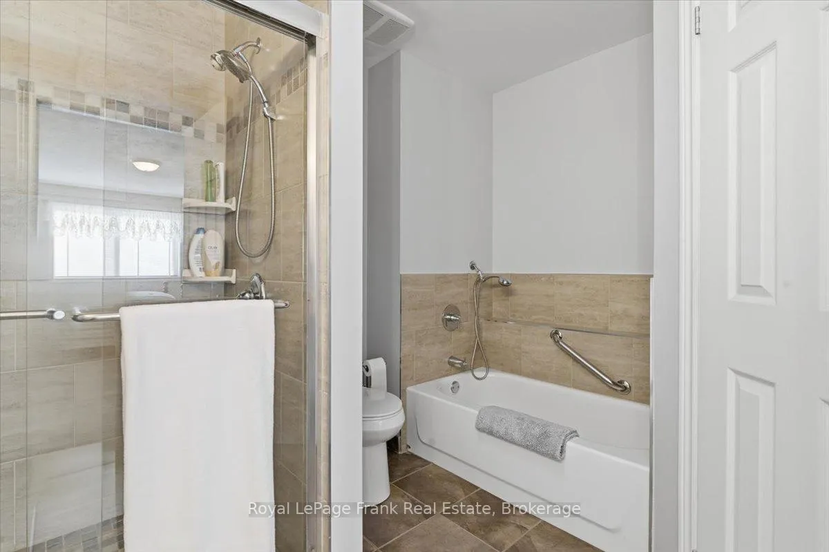 Photo 34 of 25 Apple Tree Crescent, Uxbridge — HOMEH