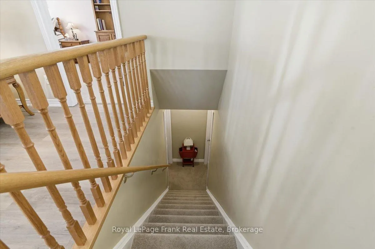 Photo 35 of 25 Apple Tree Crescent, Uxbridge — HOMEH