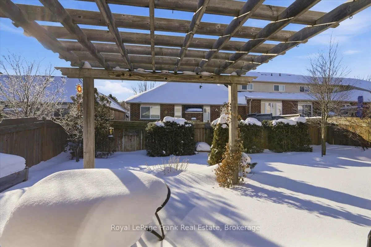 Photo 37 of 25 Apple Tree Crescent, Uxbridge — HOMEH