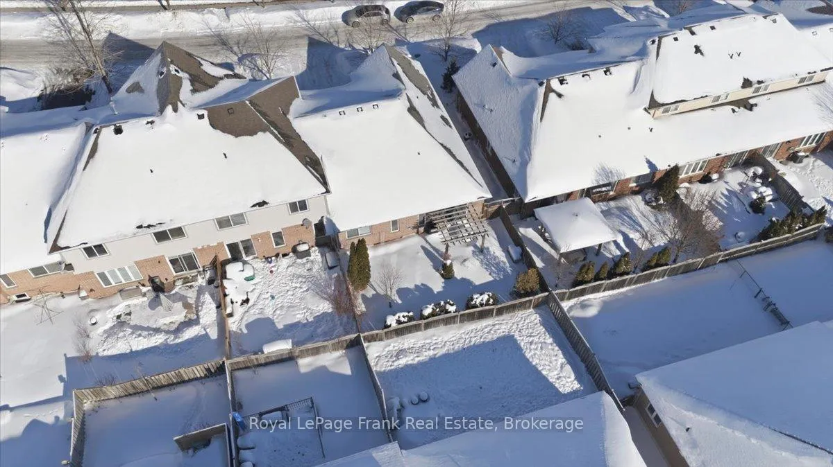 Photo 40 of 25 Apple Tree Crescent, Uxbridge — HOMEH
