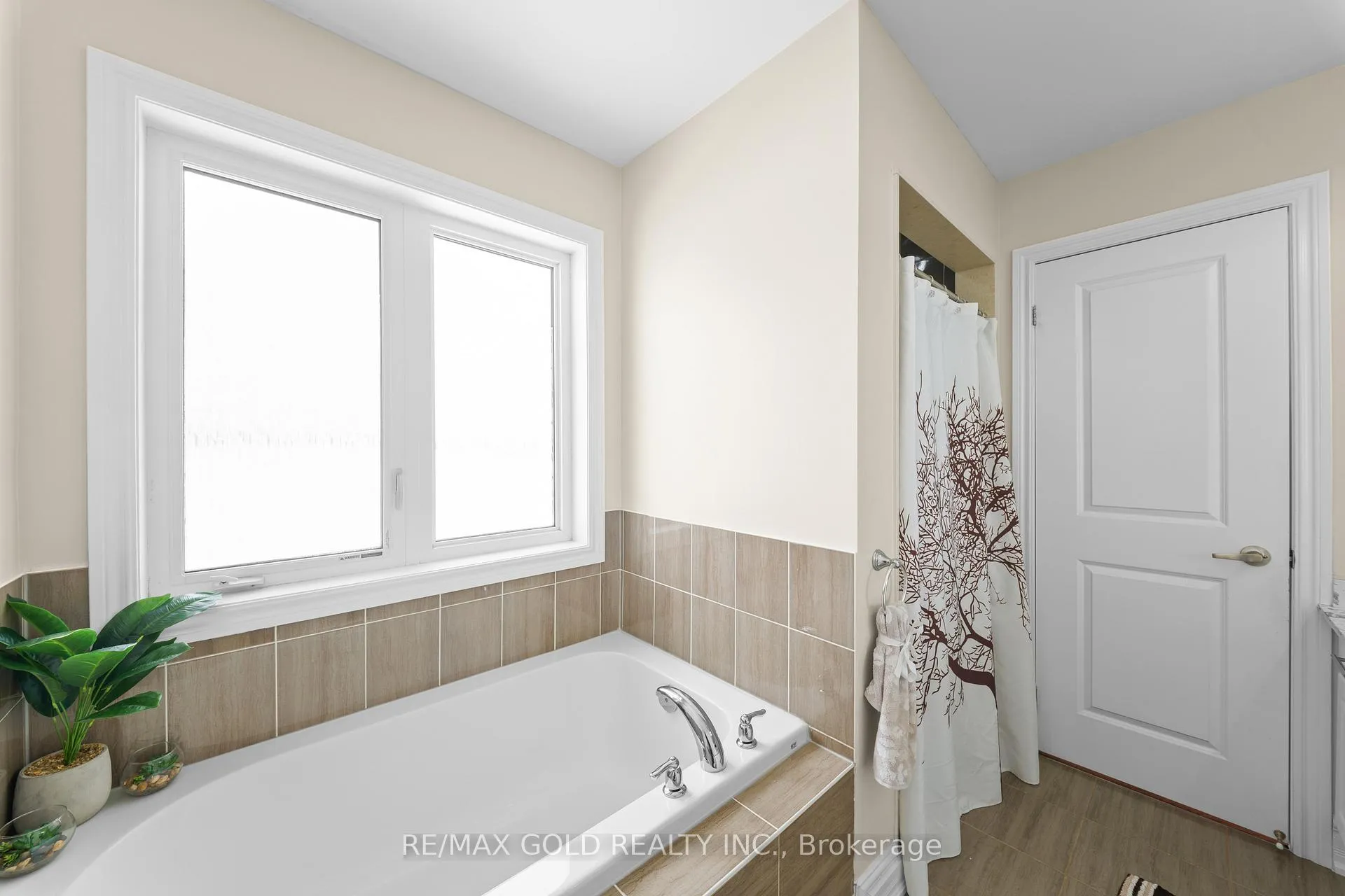 Photo 32 of 69 Todd Crescent, Southgate — HOMEH