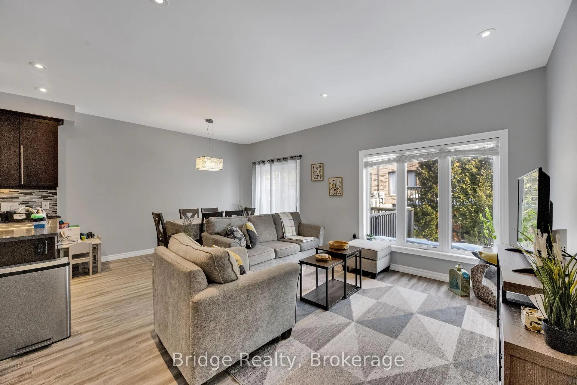 Photo 11 of Unit 10, 1016 Oakcrossing Gate, London, North M — HOMEH