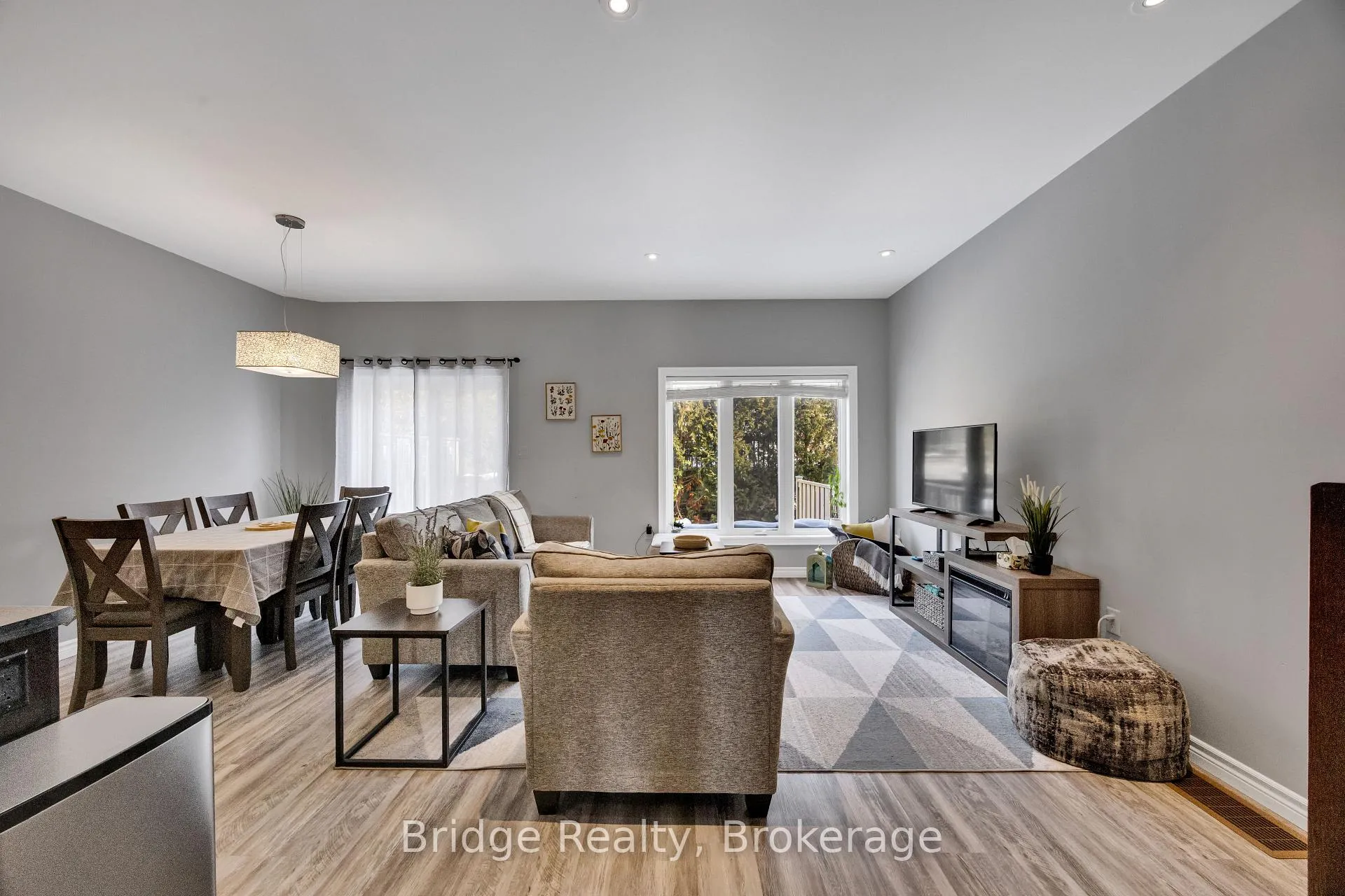 Photo 13 of Unit 10, 1016 Oakcrossing Gate, London, North M — HOMEH