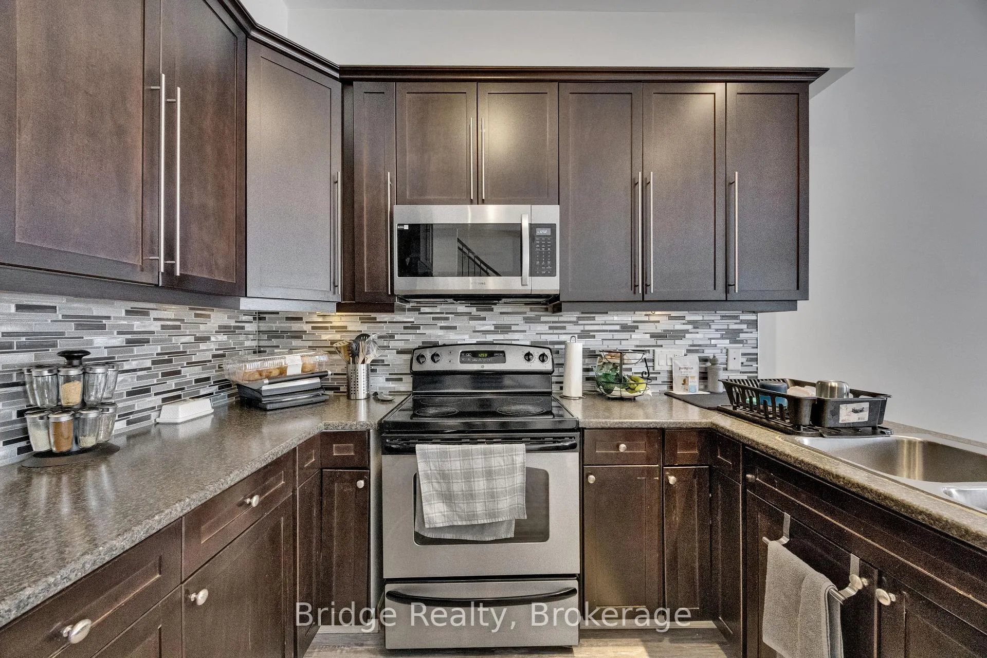 Photo 15 of Unit 10, 1016 Oakcrossing Gate, London, North M — HOMEH