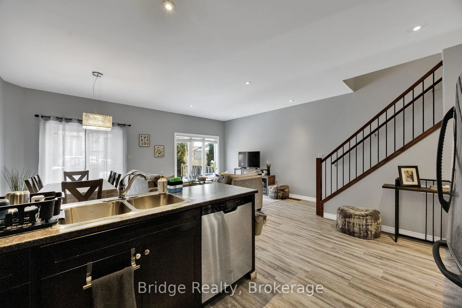 Photo 16 of Unit 10, 1016 Oakcrossing Gate, London, North M — HOMEH