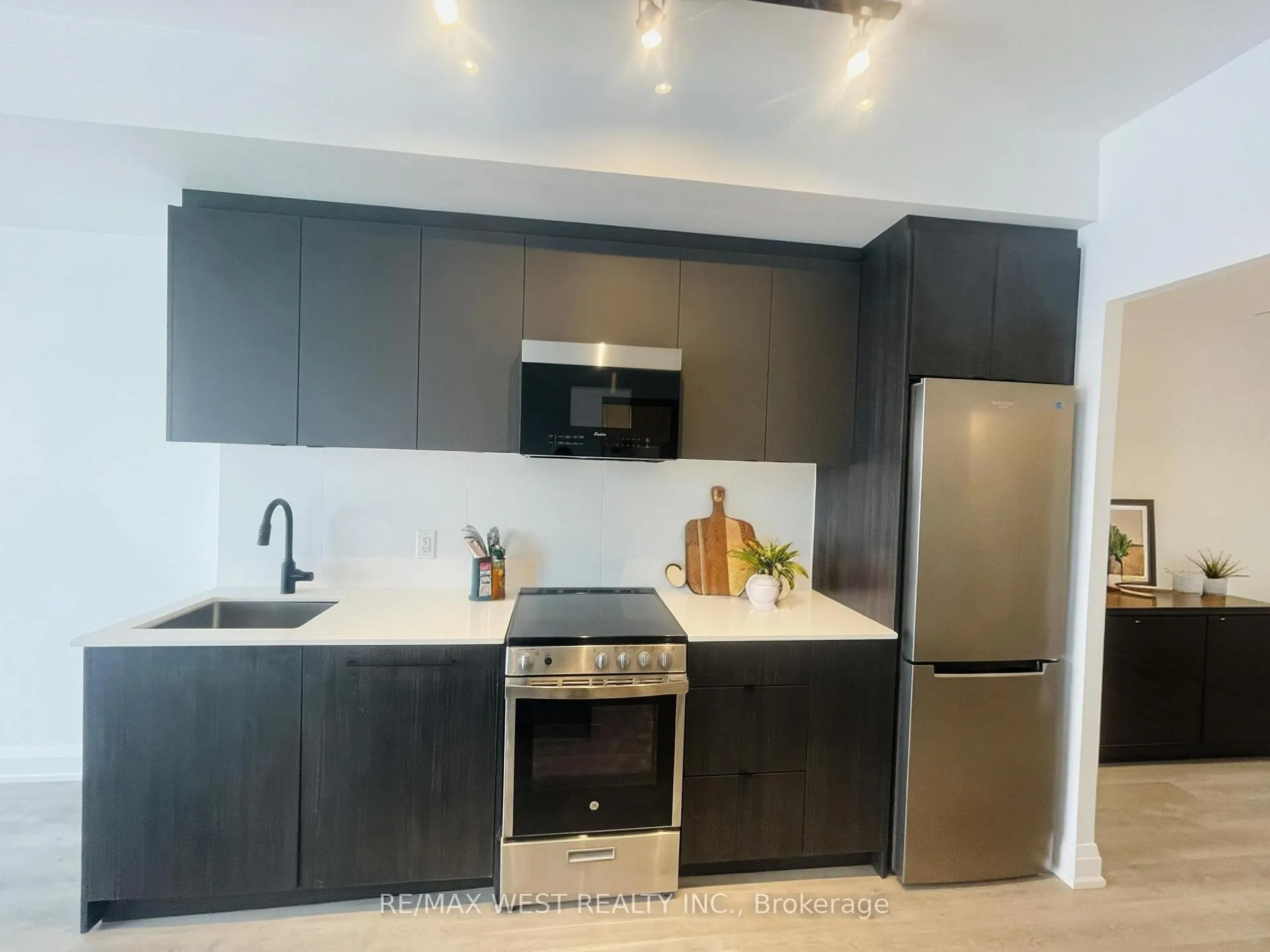 Photo 6 of Unit 701, 2369 Danforth Avenue, Toronto, East End-Danforth — HOMEH