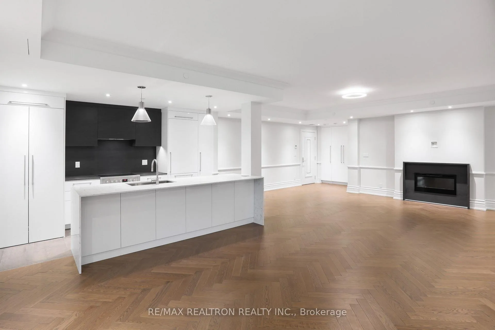 Photo 2 of Unit 208, 2 Clarendon Avenue, Toronto, Casa Loma — HOMEH