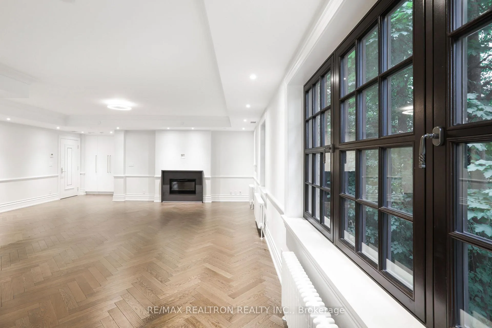 Photo 3 of Unit 208, 2 Clarendon Avenue, Toronto, Casa Loma — HOMEH