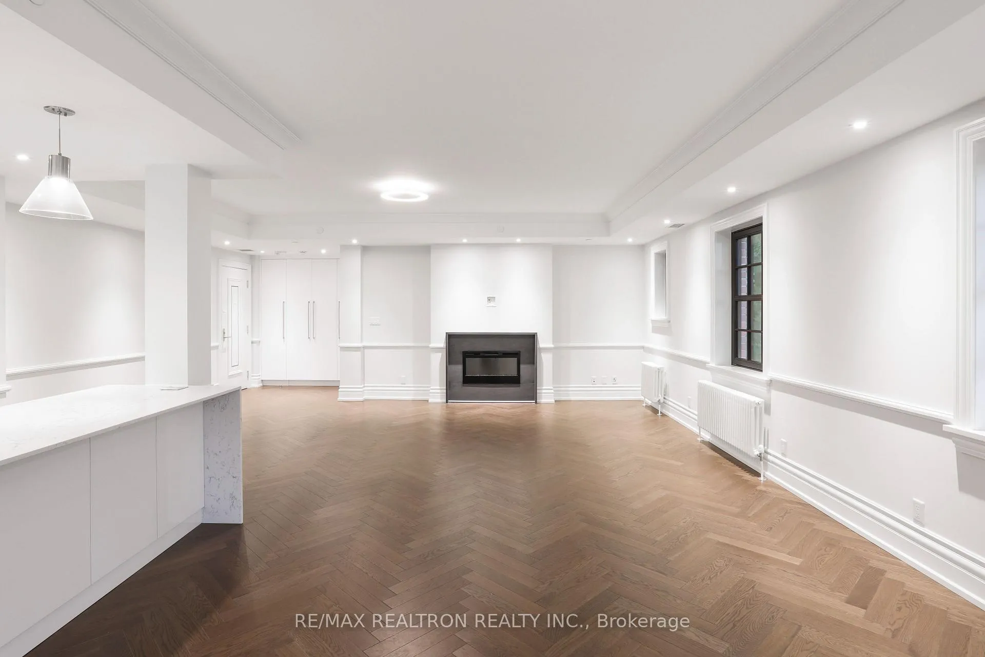 Photo 4 of Unit 208, 2 Clarendon Avenue, Toronto, Casa Loma — HOMEH