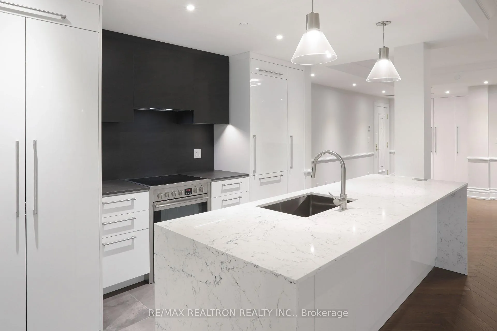 Photo 6 of Unit 208, 2 Clarendon Avenue, Toronto, Casa Loma — HOMEH