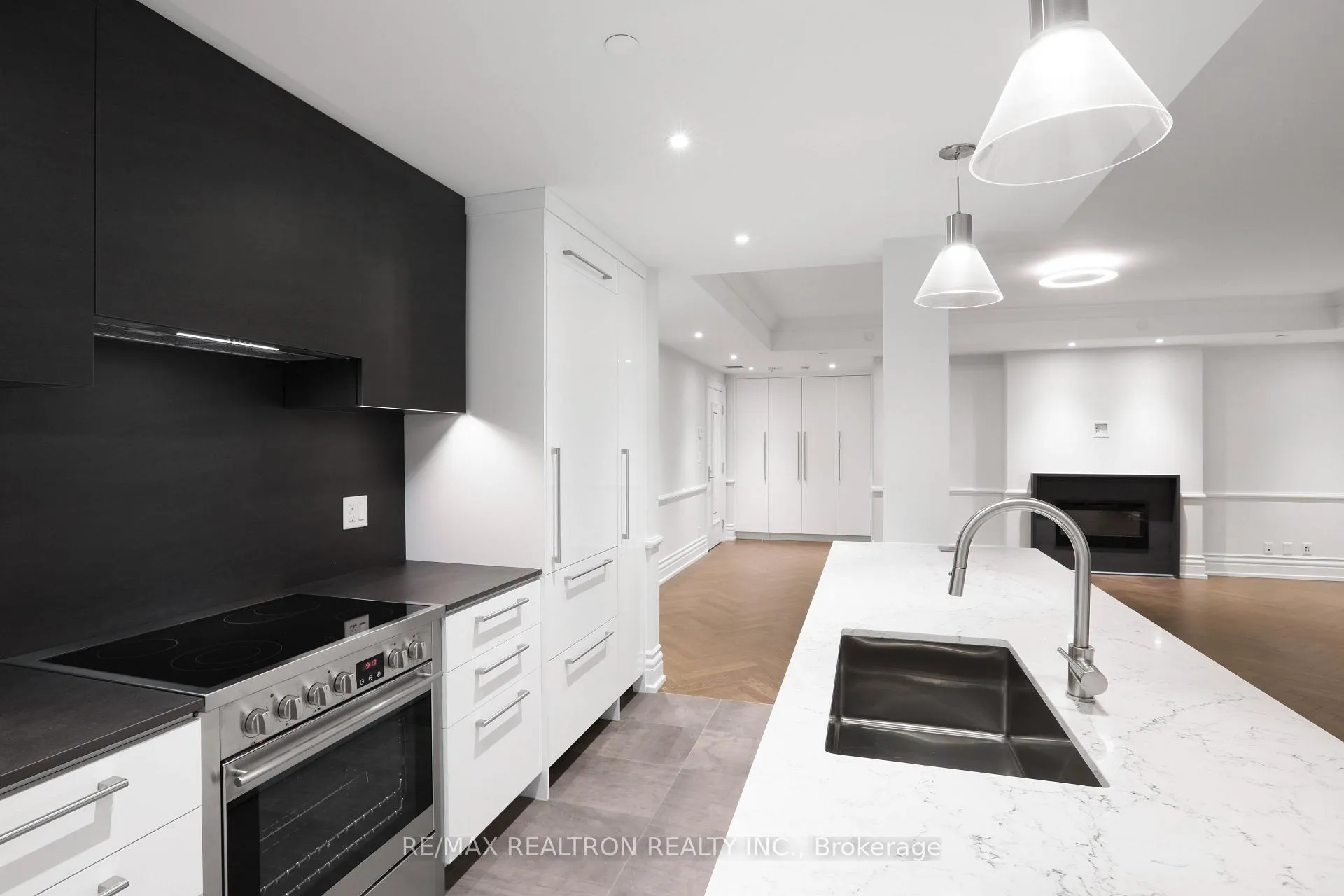 Photo 7 of Unit 208, 2 Clarendon Avenue, Toronto, Casa Loma — HOMEH