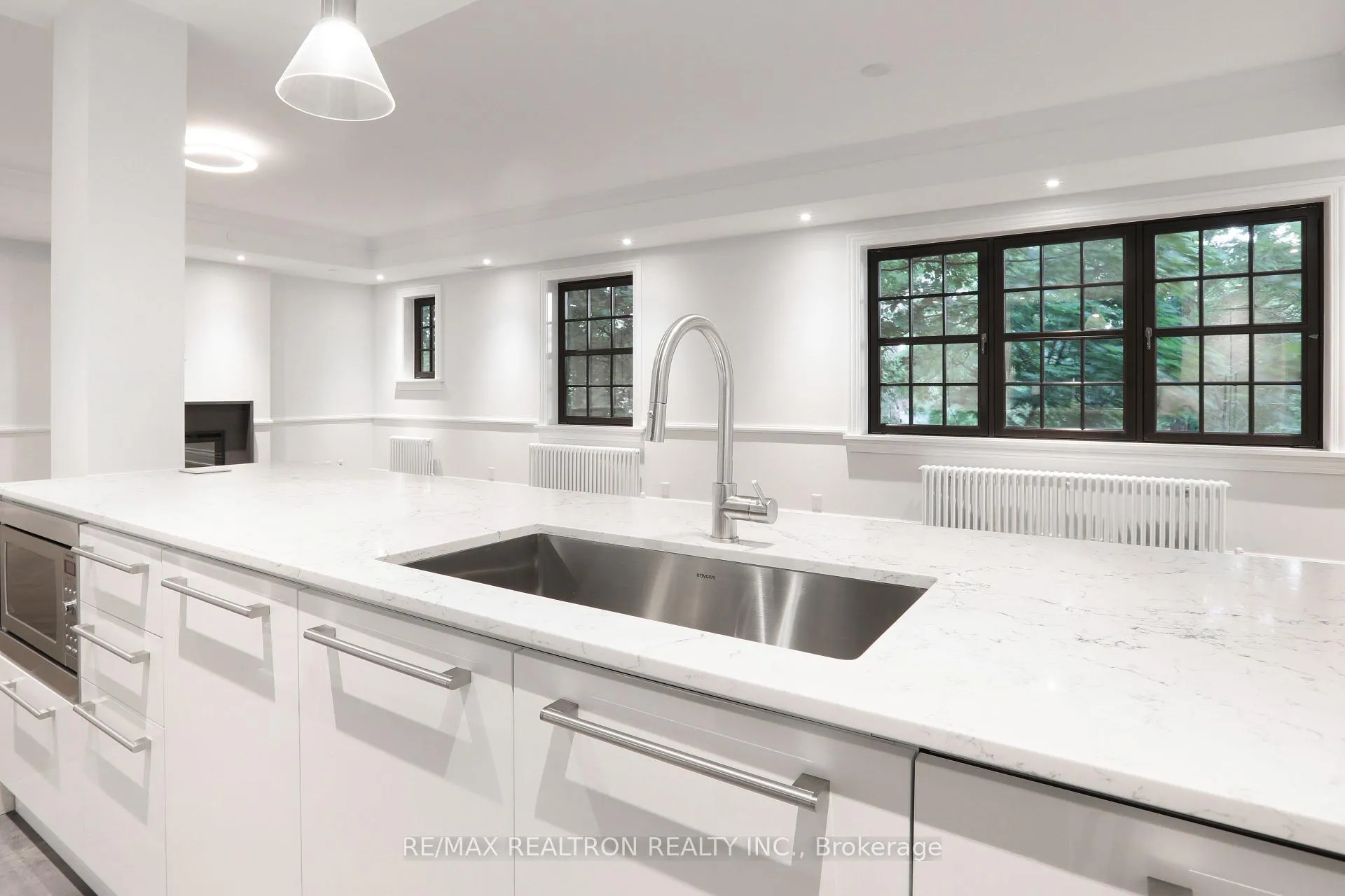 Photo 8 of Unit 208, 2 Clarendon Avenue, Toronto, Casa Loma — HOMEH