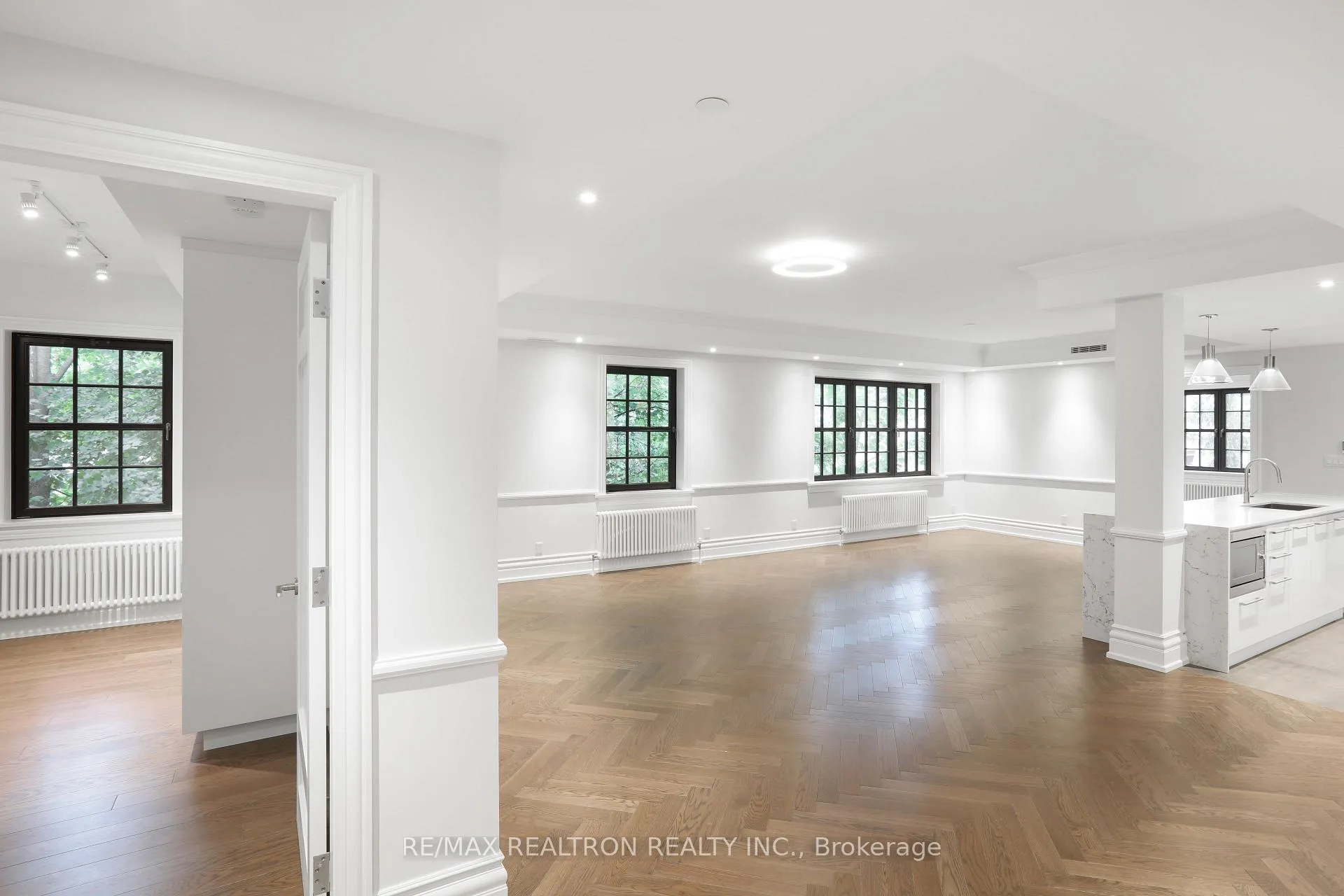 Photo 10 of Unit 208, 2 Clarendon Avenue, Toronto, Casa Loma — HOMEH