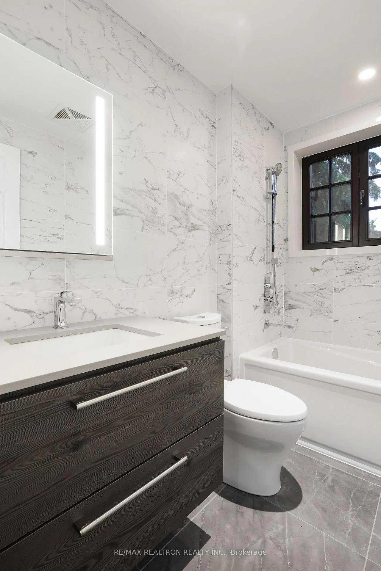 Photo 17 of Unit 208, 2 Clarendon Avenue, Toronto, Casa Loma — HOMEH