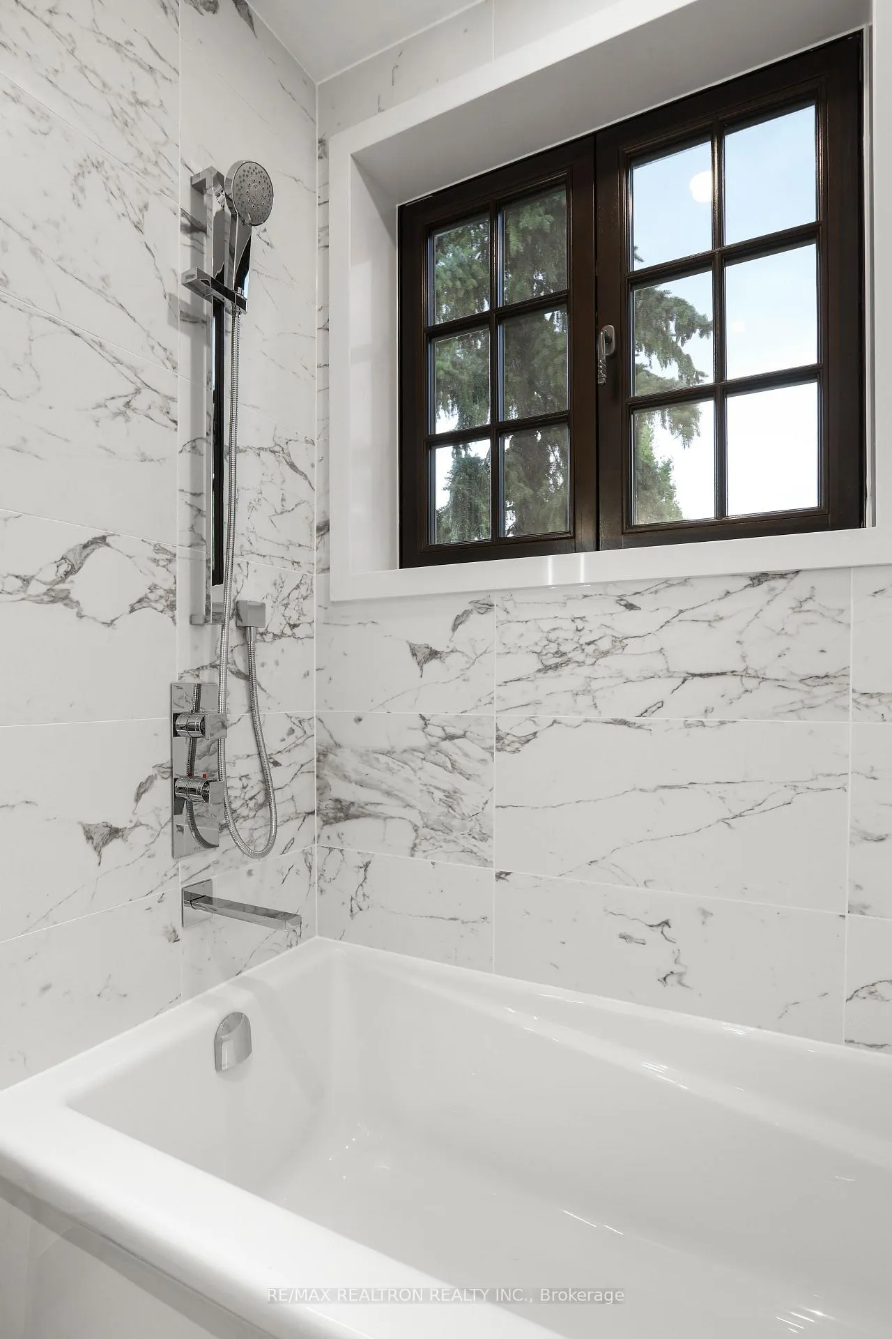 Photo 18 of Unit 208, 2 Clarendon Avenue, Toronto, Casa Loma — HOMEH