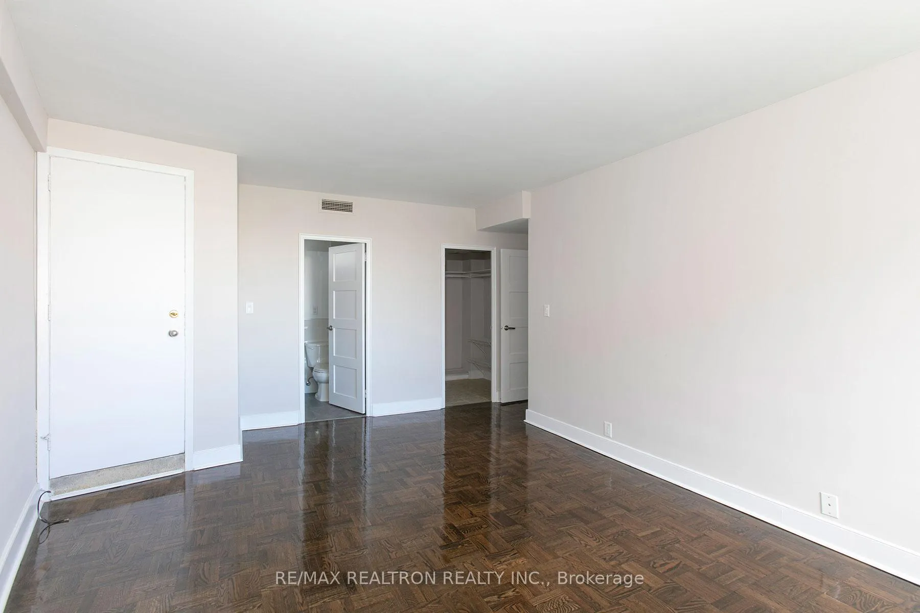 Photo 7 of Unit 1106, 9 Deer Park Crescent, Toronto, Yonge-St. Clair — HOMEH