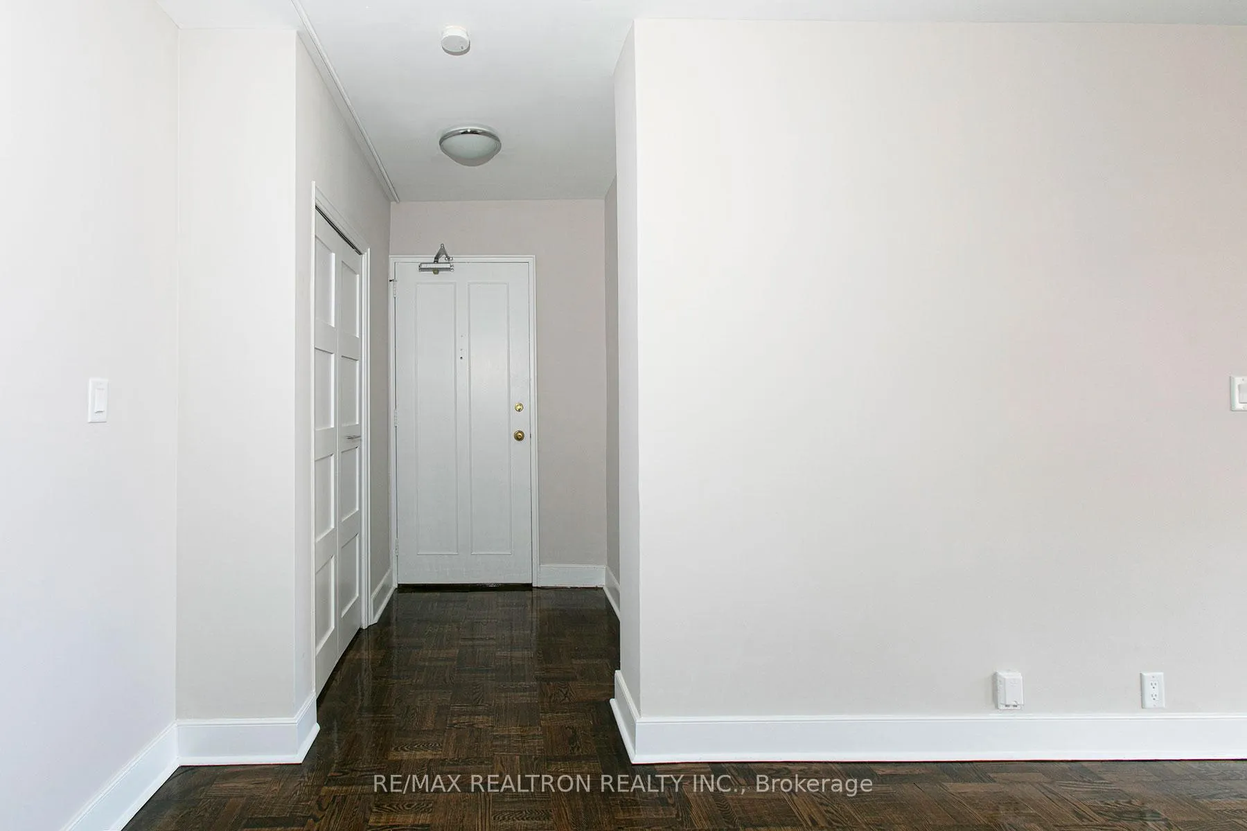 Photo 9 of Unit 1106, 9 Deer Park Crescent, Toronto, Yonge-St. Clair — HOMEH