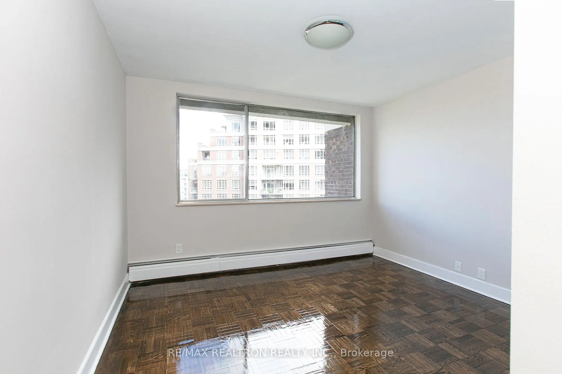 Photo 11 of Unit 1106, 9 Deer Park Crescent, Toronto, Yonge-St. Clair — HOMEH