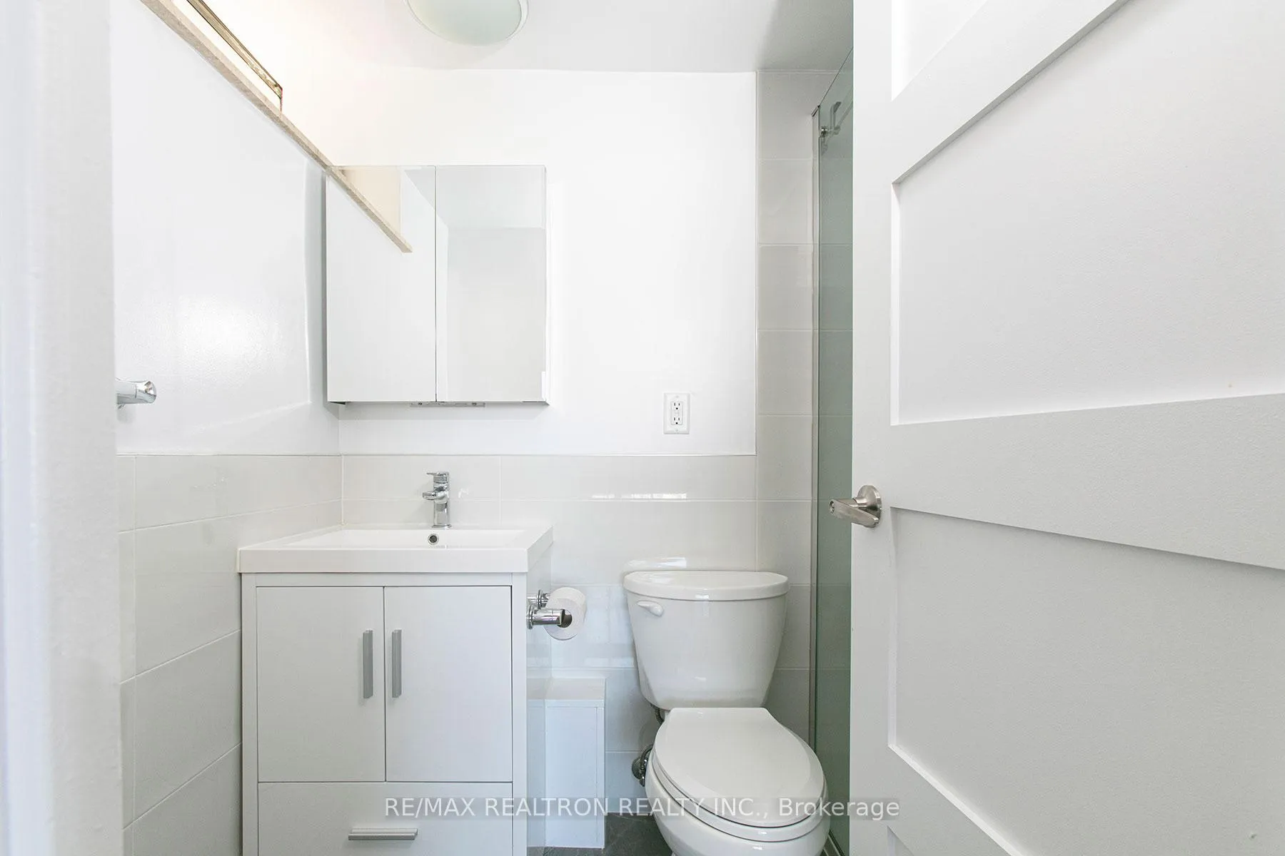 Photo 12 of Unit 1106, 9 Deer Park Crescent, Toronto, Yonge-St. Clair — HOMEH