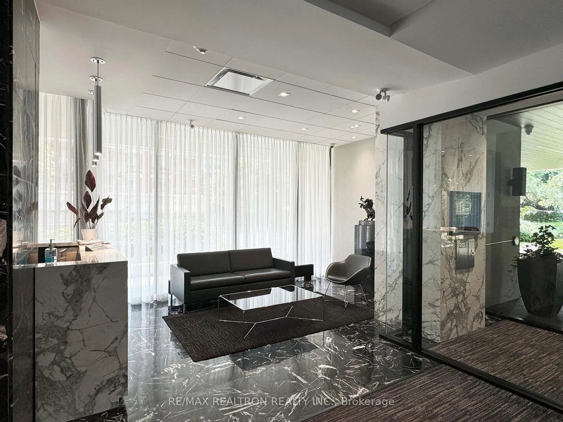 Photo 15 of Unit 1106, 9 Deer Park Crescent, Toronto, Yonge-St. Clair — HOMEH