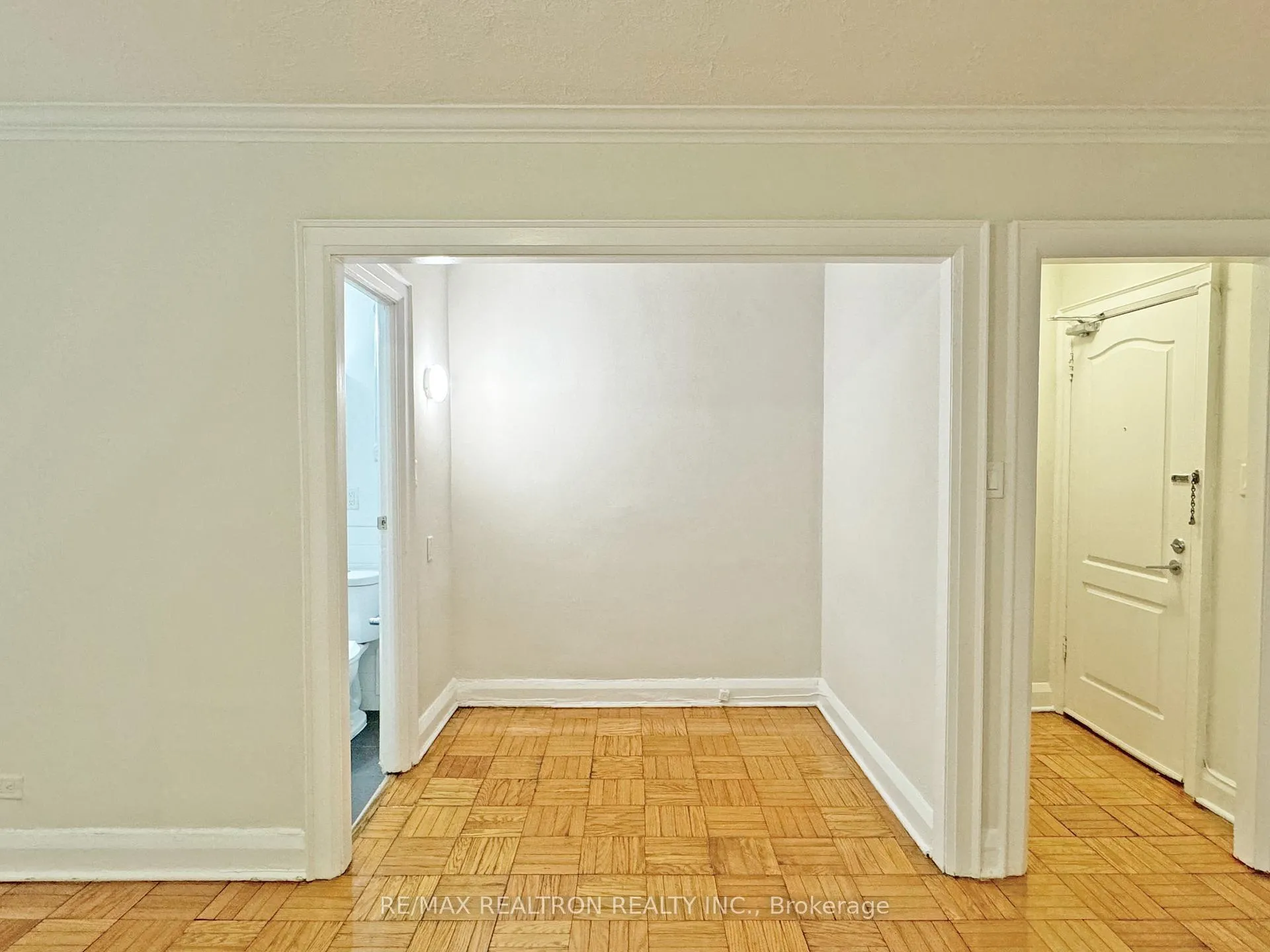 Photo 5 of Unit 415, 396 Avenue Road, Toronto, Casa Loma — HOMEH