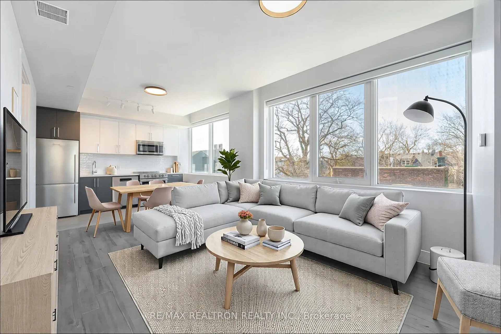 Front of Unit 204, 664 Spadina Avenue