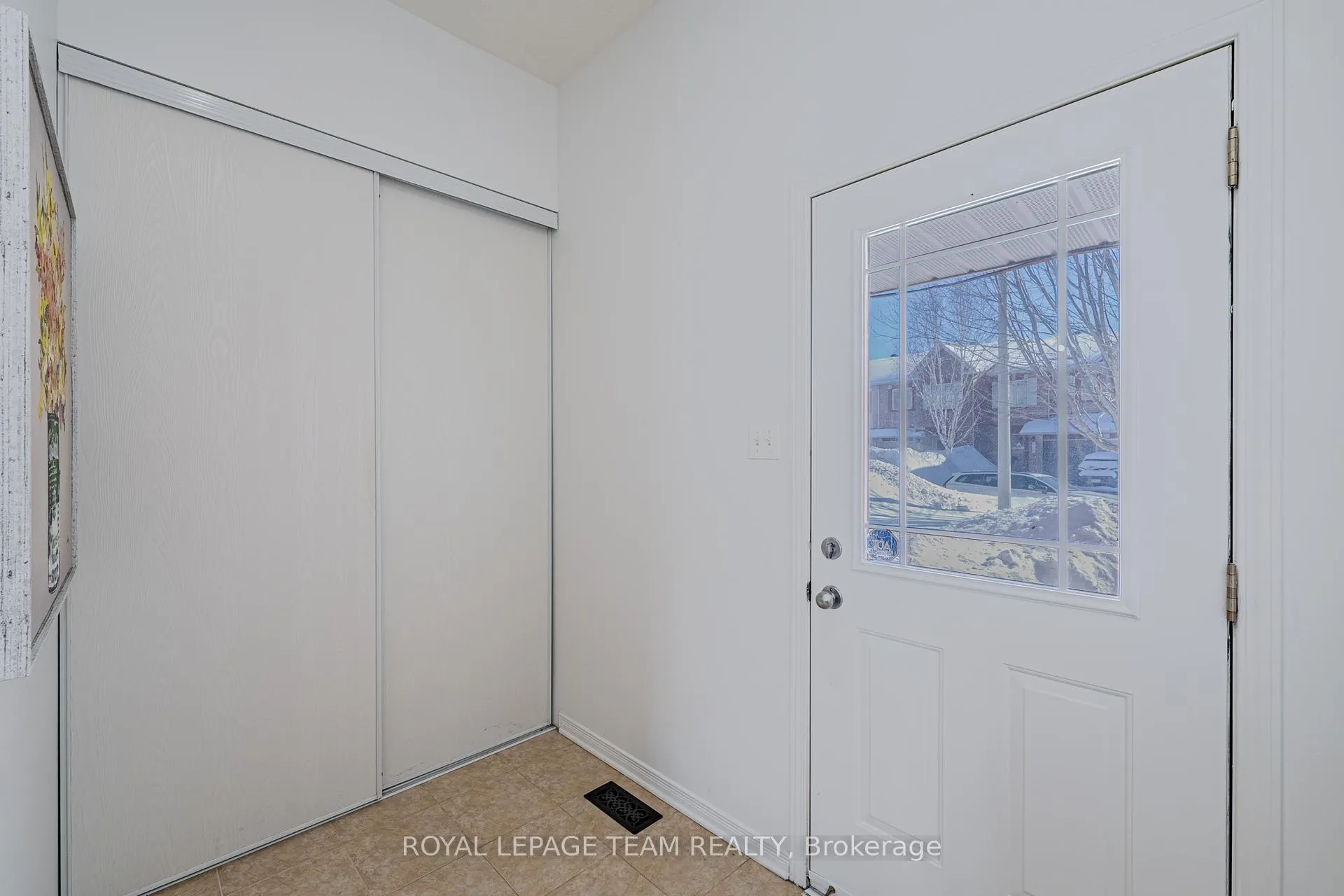 Photo 4 of 313 Bryarton Street, Ottawa, Chapel Hill — HOMEH